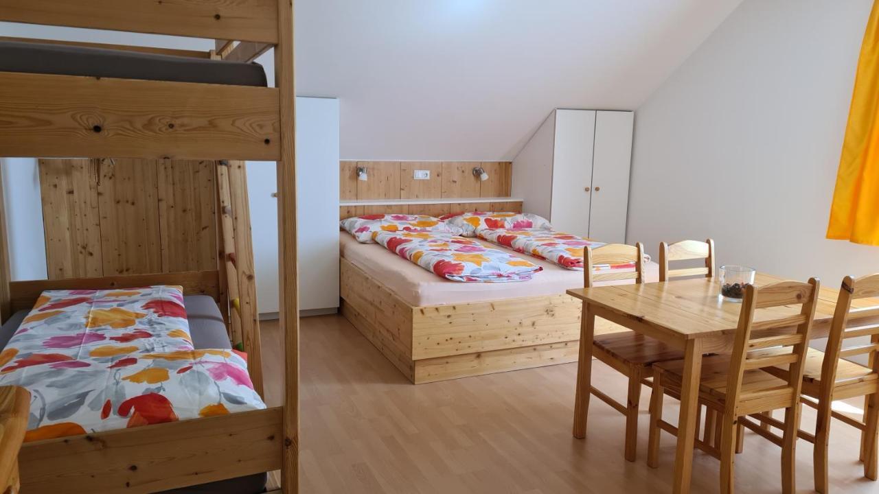 Fruehstueckspension Taeuber Krems an der Donau Buitenkant foto