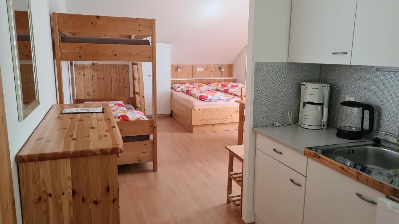 Fruehstueckspension Taeuber Krems an der Donau Buitenkant foto